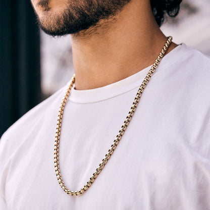 cadena veneciana oro laminado 18k hombre primer plano
