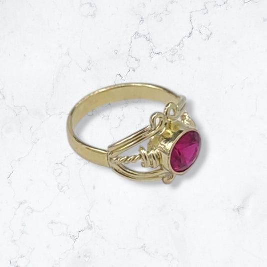 Anillo Solitario de Oro Laminado 18K con Circon Roja – Elegancia y Garantía de por Vida