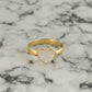 Anillo para mujer modelo Corazón Celeste con dije de corazón blanco visto desde arriba.