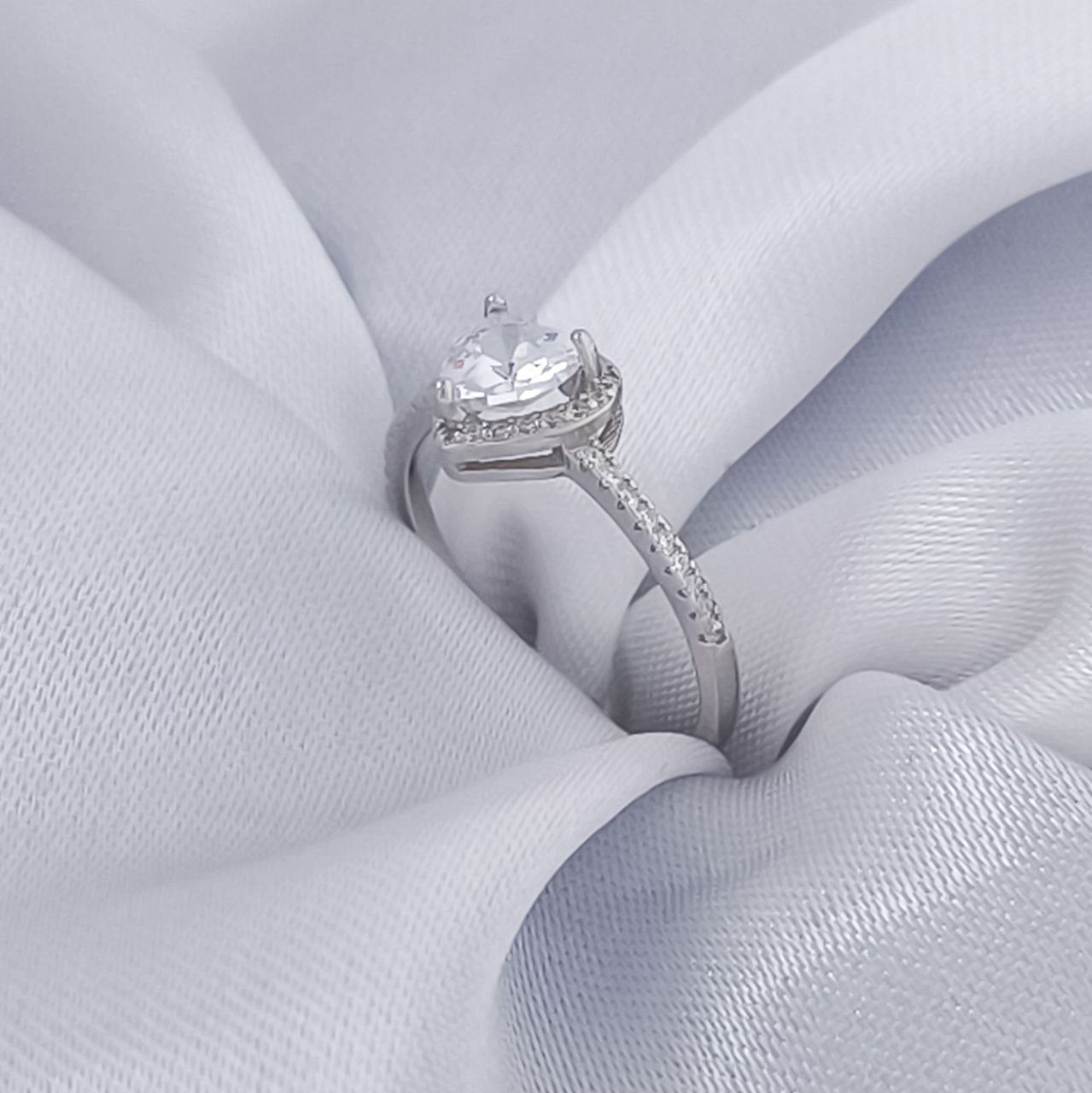 El Anillo de Compromiso Plata 925 Perfecto para una Declaración Apasionada