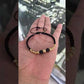 Joya femenina oro 18K con textura diamantada y estuche de lujo