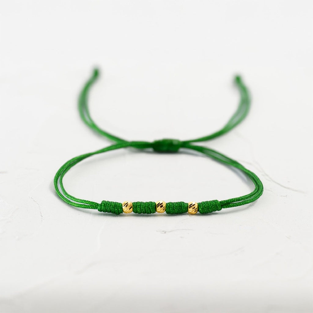 Pulsera de hilo verde esperanza con 3 balines de oro 18k - Brillo Encanto