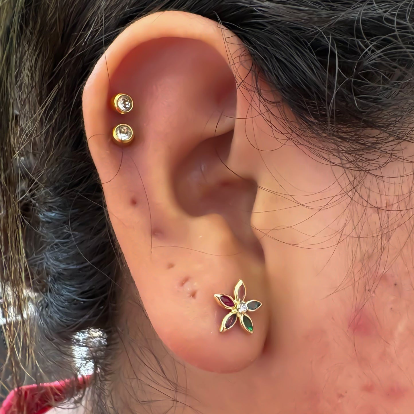 Aretes Topos Flor Oro Laminado 18k