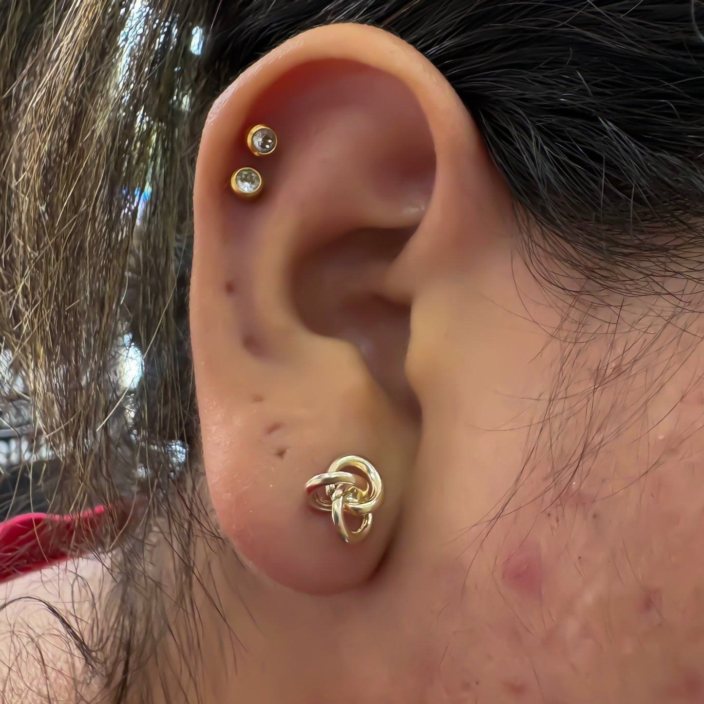Aretes Elegantes Vanguardistas Oro Laminado 18K para Mujer