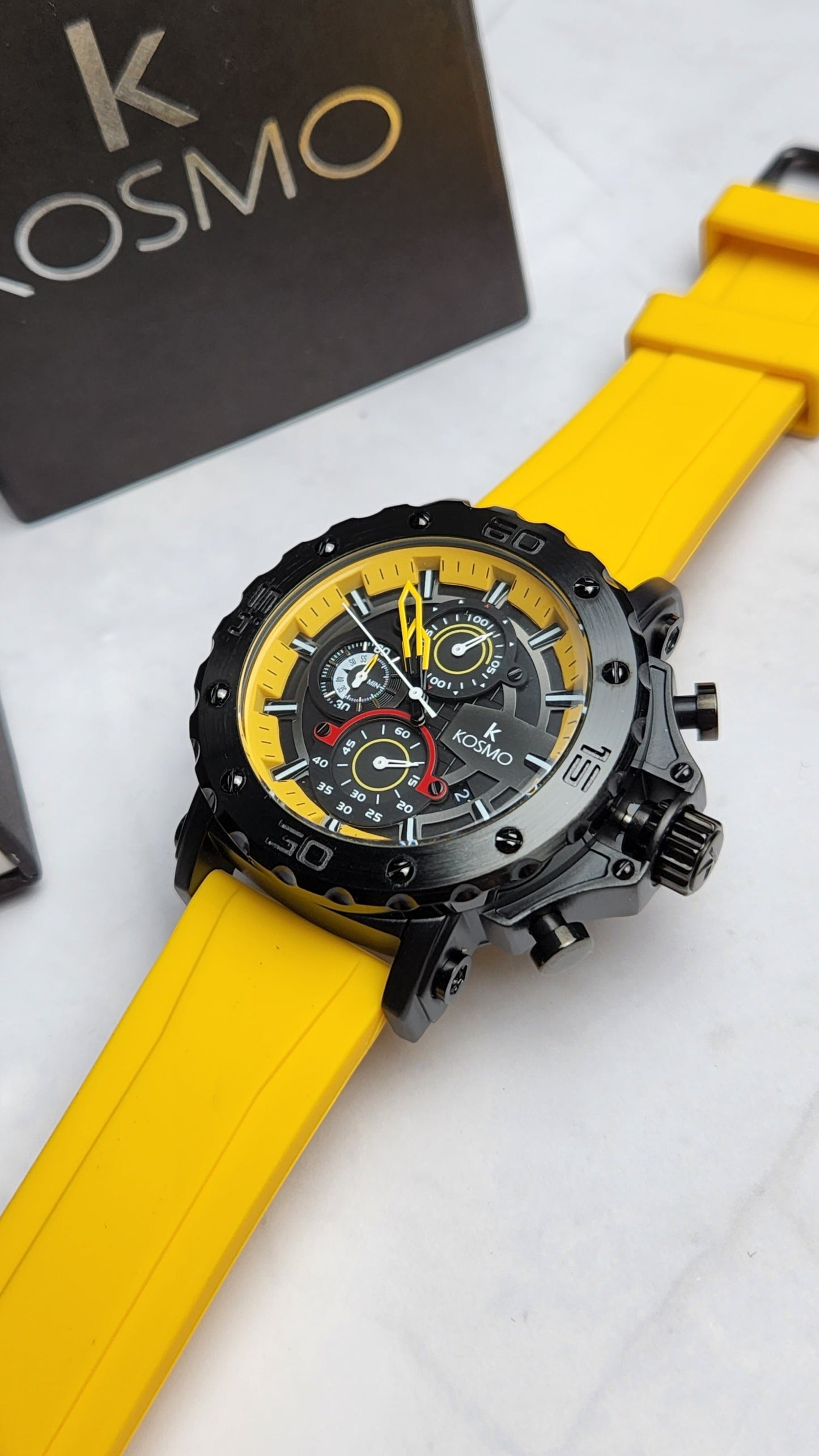 Reloj Hombre Kosmo K3932G Deportivo Amarillo Pulso Siliconado Brillo Encanto
