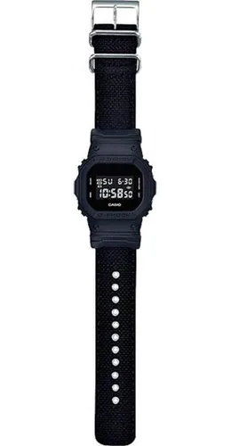 Reloj Pulsera Casio G-Shock DW-5600 Color Negro Mate Digital Fondo Negro Brillo Encanto