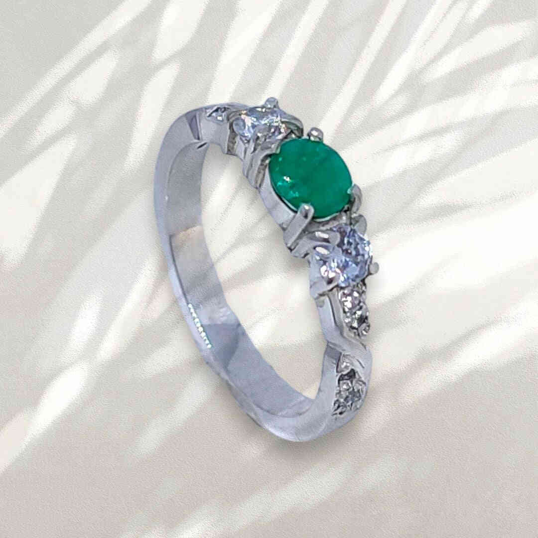 esmeralda anillo de compromiso
